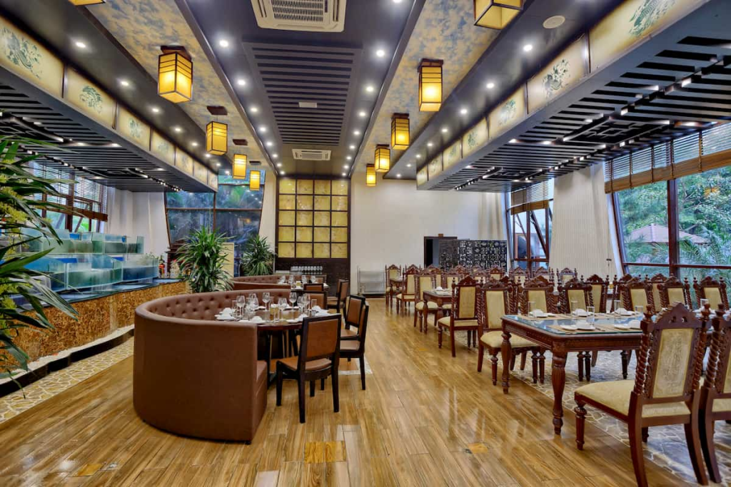 "Biển Xanh Quán" - Viên Ngọc Ven Biển Với Hải Sản "Vừa Bơi Vừa Nấu"