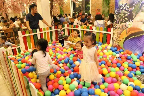Khu Vườn Cổ Tích" - Thế Giới Ẩm Thực và Vui Chơi Cho Bé