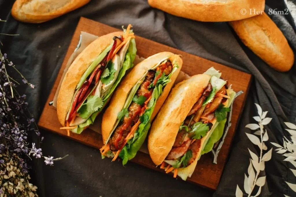"Bánh Mì Chú Ba" - Ổ Bánh Mì "Thần Thánh" Cứu Cánh Mọi Lúc