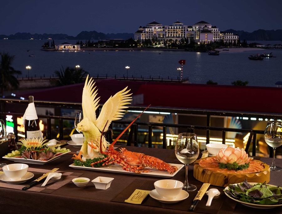 "Sunset Bay Bistro" - Ngắm Hoàng Hôn Tuyệt Đẹp Bên Bờ Cát Vàng